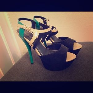 Shoedazzle Open-Toe Strappy Sz 10